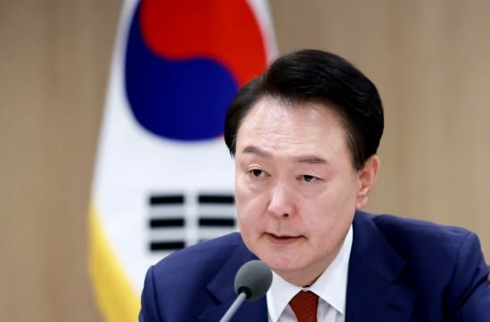 尹 quot;불법추심은 악질 범죄…수사역량 총동원해 뿌리 뽑아야quot;