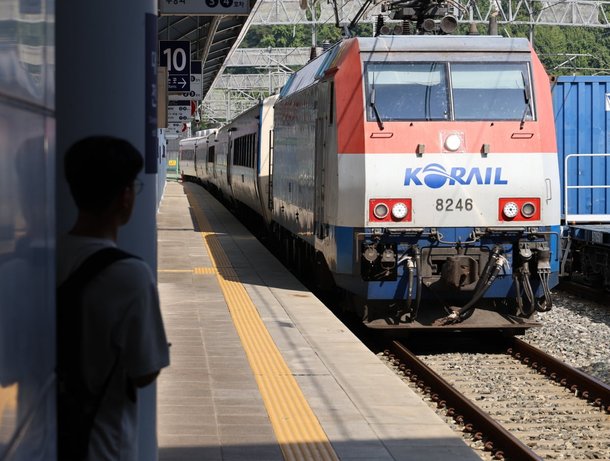 무궁화호 아찔한 운행 왜?…코레일, 선금 내고 열차 못 받았다