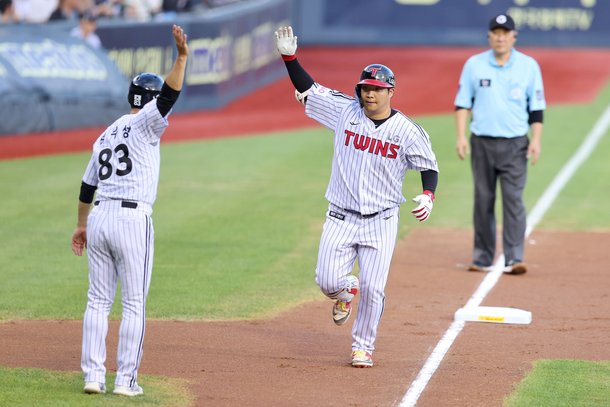 LG Moon Bo -Kyung、2本のホームラン5ヒットと7 RBIS KTマウンド幅 “8回は8回心配していました…”：ネイトスポーツ