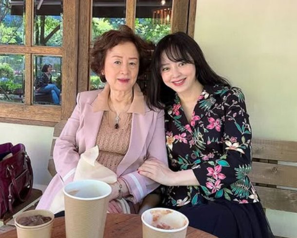 '강제 이혼' 강성연, 엄마 옆에서 마음 '찡'…"하루하루 아련해지는 존재"