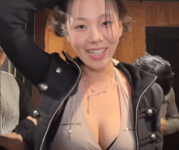 BIBI shows off her alluring chest volume... Confirmed for 1st lineup of 'Waterbomb' in July