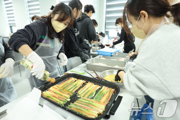 차례상 준비하는 제주항공 참사 유가족들