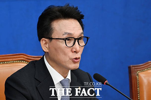 김민석 더불어민주당 최고위원이 27일 국회에서 기자간담회를 열어 한동훈 국민의힘 대표가 제기한 특별감찰관 도입과 관련해