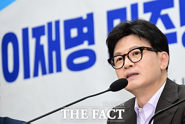 한동훈 국민의힘 대표는 오는 25일 예정된 이재명 더불어민주당 대표의 위증교사 사건은 법무부의 검수원복이 있었기에 가능했다는 점을 강조했다. 아울러 한 대표는 민주당의 판다 겁박에 대해