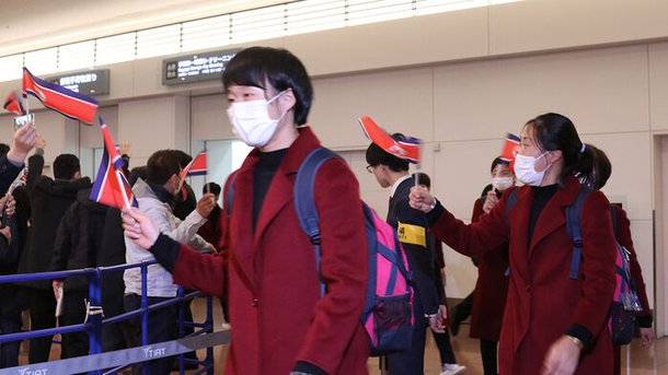 북 여자축구 대표팀 일본 입국…동포들 열렬한 환영에 감사
