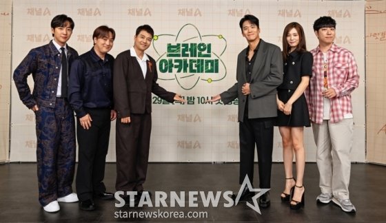 배우 이상엽, 개그맨 황제성, 방송인 전현무, 배우 하석진, 윤소희, 방송인 궤도가 29일 진행된 채널A 예능 '브레인 아카데미' 온라인 제작발표회에 참석해 포즈를 취하고 있다. /사진제공=채널A 2025.05.29 /사진=김휘선 hwijpg@