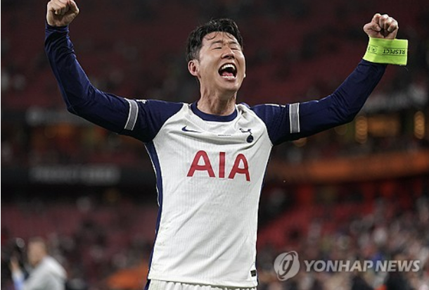 '합성사진 아닙니다' 실제 상황!…'우승' 손흥민, 태극기 두르고 포효했다!!!