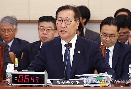 법무장관 quot;김여사 도이치 사건, 2021년 처리 못한 이유 있을것quot;