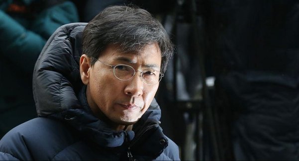 여비서 성폭행 의혹을 받는 안희정 전 충남지사가 9일 오후 서울서부지검으로 출두하고 있다./오종찬 기자