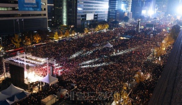 [100만촛불집회는끝났지만…③] "안 물러나면 19·26일 또 다시 100만함성 울린다" | 인스티즈