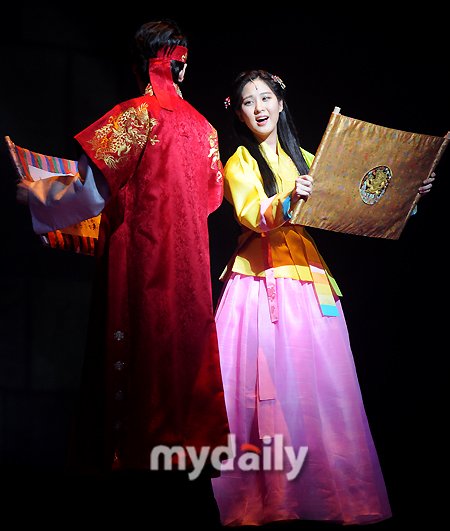 [OTHER][04-12-2013]Hình ảnh mới nhất từ vở nhạc kịch "The moon that embraces the sun" của SeoHyun 201401201440331115_1