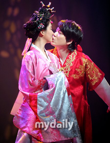 [OTHER][04-12-2013]Hình ảnh mới nhất từ vở nhạc kịch "The moon that embraces the sun" của SeoHyun 201401201447591116_1