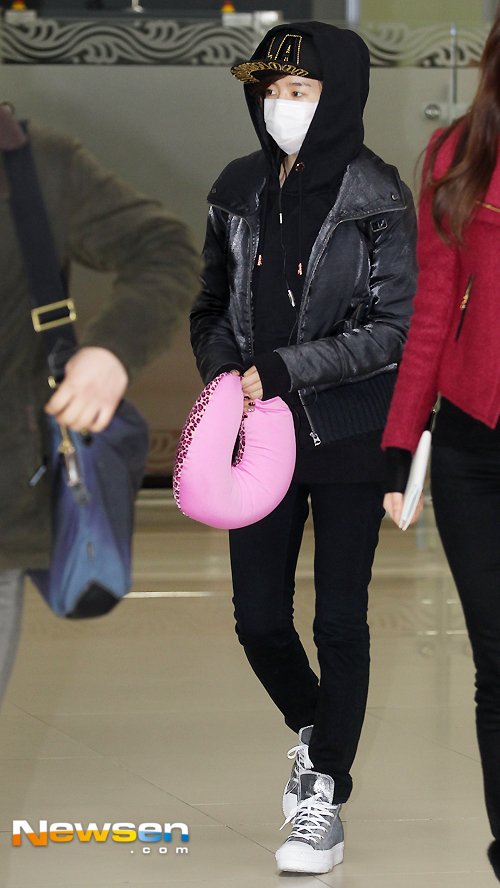 [PIC][16-12-2013]Sunny, Yuri, Tiffany, SeoHyun, HyoYeon & SooYoung trở về Hàn Quốc vào chiều nay 201312161437061810_1