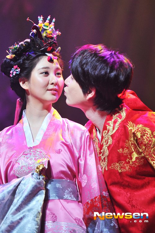 [OTHER][04-12-2013]Hình ảnh mới nhất từ vở nhạc kịch "The moon that embraces the sun" của SeoHyun 201401201447002610_1