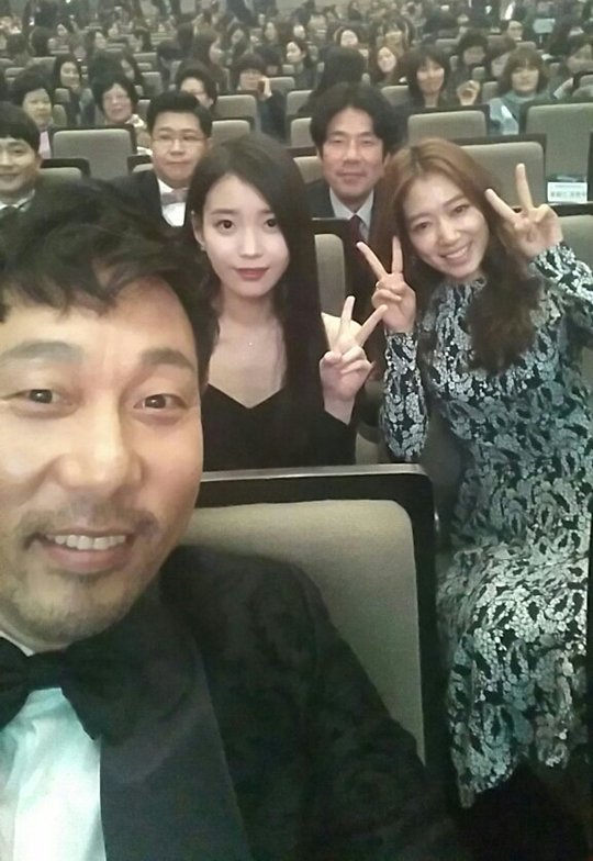 이문세, 아이유-박신혜와 훈훈 셀카 "이렇게 큰얼굴 아닌데…" | 인스티즈