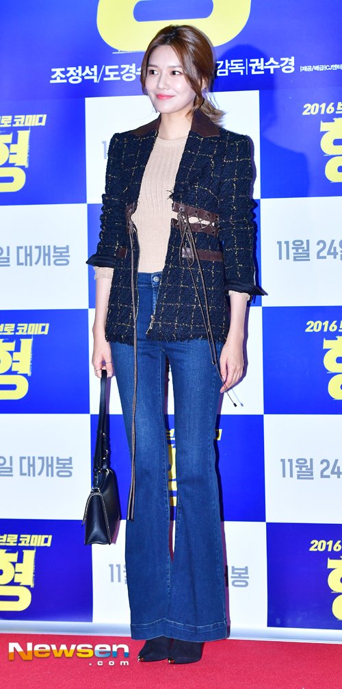 [PIC][23-11-2016]SooYoung tham dự buổi công chiếu VIP của bộ phim "Brother" vào tối nay 201611231955270510_1