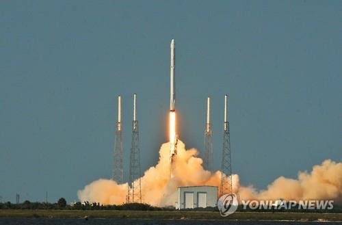 스페이스X 팰컨9 발사…1단계 추진 로켓 해상 무인선에서 회수 '성공' | 인스티즈
