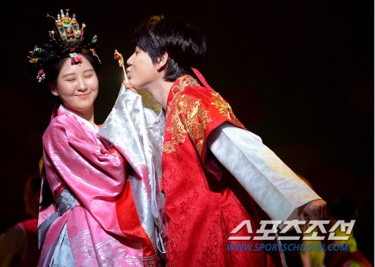 [OTHER][04-12-2013]Hình ảnh mới nhất từ vở nhạc kịch "The moon that embraces the sun" của SeoHyun 2014012001001988600125311