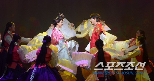 [OTHER][04-12-2013]Hình ảnh mới nhất từ vở nhạc kịch "The moon that embraces the sun" của SeoHyun 2014012001001990400125401