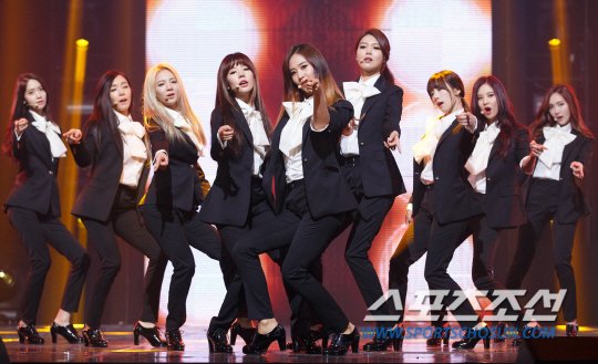 [포토] 소녀시대 '무대 압도하는 블랙 수트 패션!'