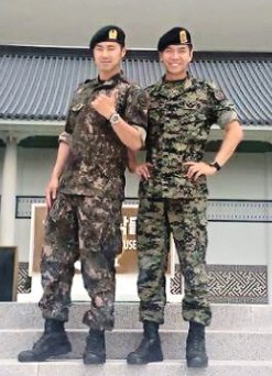 [SC이슈] '군인' 이승기-유노윤호 '특전사X육군' 훈훈 투샷 | 인스티즈