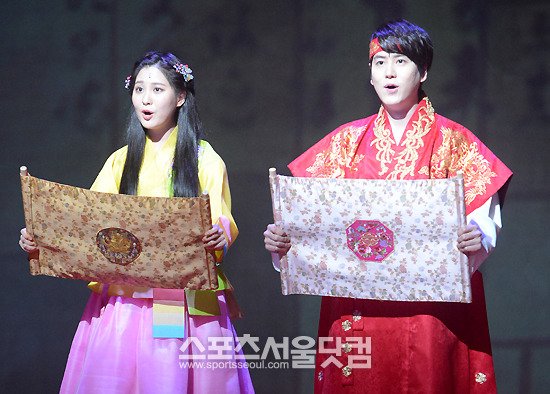 [OTHER][04-12-2013]Hình ảnh mới nhất từ vở nhạc kịch "The moon that embraces the sun" của SeoHyun 201416461390196338