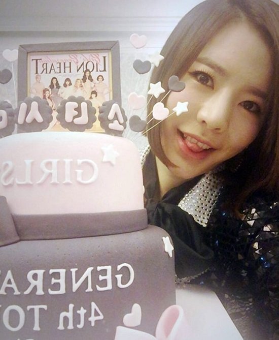 소녀시대 써니가 공개한 깜찍 셀카. 22일 오후 써니가 사진공유 애플리케이션 인스타그램에 콘서트를 앞두고 촬영한 셀카를 올렸다. /써니 인스타그램