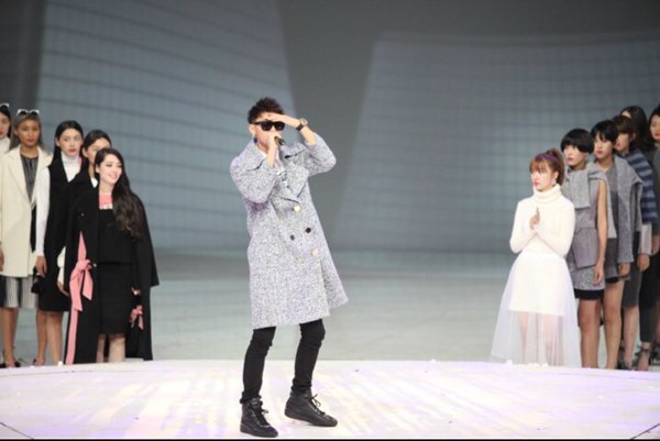 윤은혜, '여신의 패션' 1위…타오, 최고가 지원사격 | 인스티즈