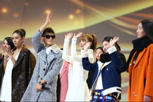 윤은혜, '여신의 패션' 1위…타오, 최고가 지원사격 | 인스티즈