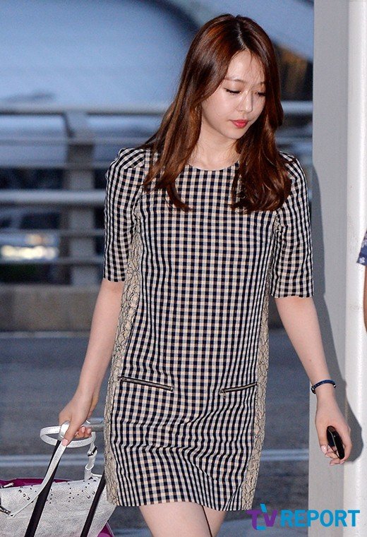 [صور] ” سولي ” في مطار Incheon متجهة إلى هاواي لأجل جلسة تصوير JILL by JILLSTUART و مجلة Vogue Girl ~ 20140609_1402312836_51982200_1