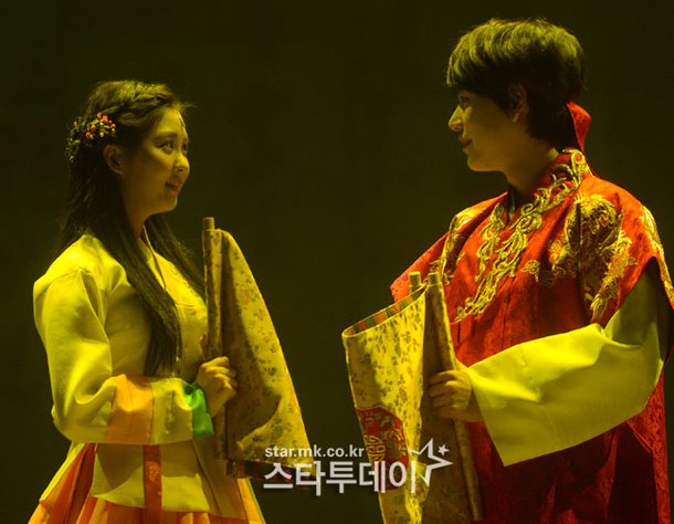 [OTHER][04-12-2013]Hình ảnh mới nhất từ vở nhạc kịch "The moon that embraces the sun" của SeoHyun 20140120_1390196349.