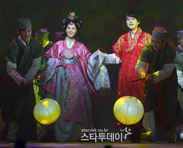 [OTHER][04-12-2013]Hình ảnh mới nhất từ vở nhạc kịch "The moon that embraces the sun" của SeoHyun 20140120_1390197181.