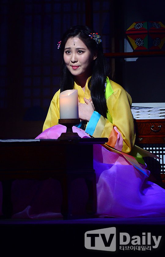[OTHER][04-12-2013]Hình ảnh mới nhất từ vở nhạc kịch "The moon that embraces the sun" của SeoHyun 1390196082_640471
