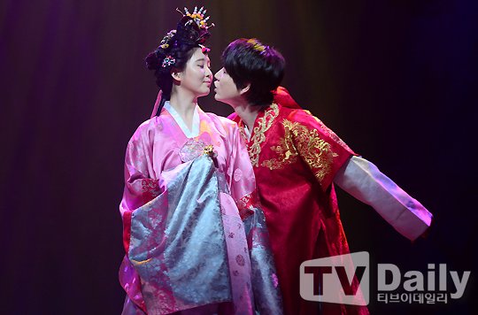 [OTHER][04-12-2013]Hình ảnh mới nhất từ vở nhạc kịch "The moon that embraces the sun" của SeoHyun 1390196785_640480