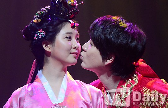[OTHER][04-12-2013]Hình ảnh mới nhất từ vở nhạc kịch "The moon that embraces the sun" của SeoHyun 1390196898_640484