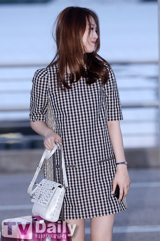 [صور] ” سولي ” في مطار Incheon متجهة إلى هاواي لأجل جلسة تصوير JILL by JILLSTUART و مجلة Vogue Girl ~ 1402311825_711998