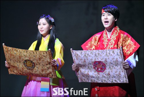 [OTHER][04-12-2013]Hình ảnh mới nhất từ vở nhạc kịch "The moon that embraces the sun" của SeoHyun 30000350435