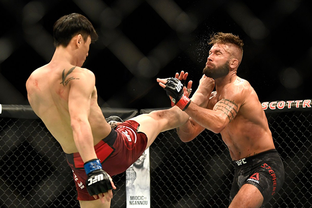 UFC 페더급의 새로운 전환점: 네이트 랜드웨어와 최두호의 대결 3 news p.v1.20240518.3b636ce399b14e3eaf9d4663f1f90a67 P1