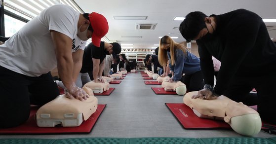 일반인 심폐소생술 시행률 26 4 美英日보다 크게 낮아 네이트 뉴스