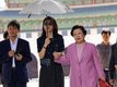 380만원 디올 재킷 입고 '王의 의자' 앉은 김건희…명성황후 침실에도 갔다