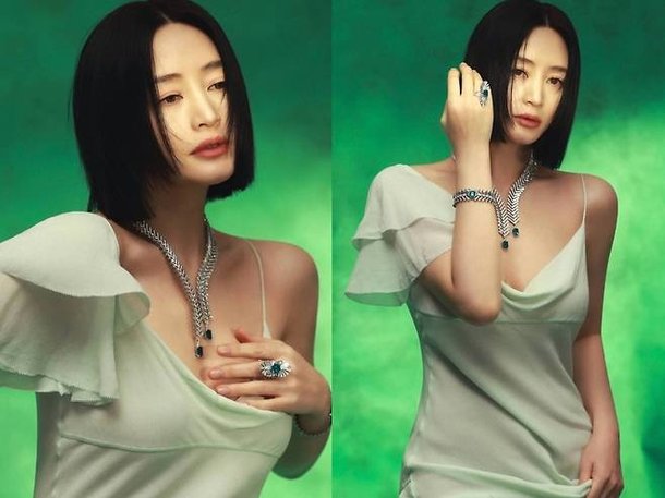 김혜수, 너무 파여 눈 둘 바를 모르겠네! &apos;미모의 똑 단발&apos; 한층 눈부신 드레스룩