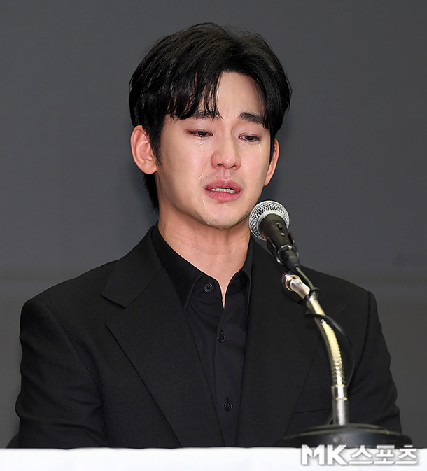 김수현, '가세연' 김세의 추가 고소&amp;#8729;고발 &quot;스토킹처벌법 위반&quot; (공식)[전문]