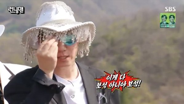 지석진, 샹들리에 모자로 단번에 시선집중…갓등이야? [MK★TV픽]