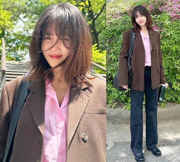 &apos;손예진보다 언니?&apos; 믿기지 않는 45세 여배우, 20대 비주얼 핑크 셔츠룩