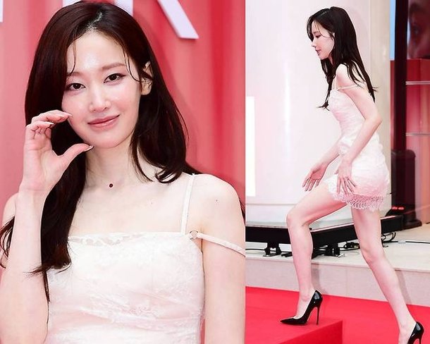전종서, 살짝 흘러내린 끈에 시선 집중…화이트 미니드레스 &apos;각선미 과감 노출&apos;