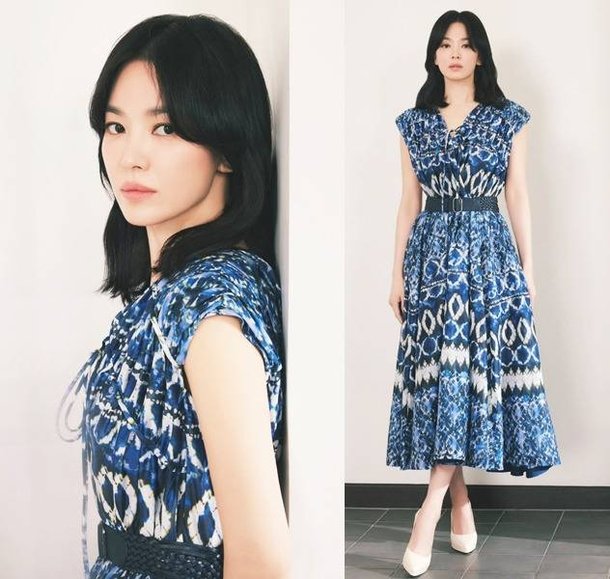 송혜교, 블루 원피스로 &apos;걷는 우아함&apos;…벽 앞에서도 품격이 찼다