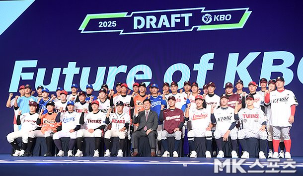 양우진 투구 사진