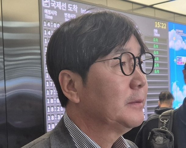 평가전 복기 중인 류지현 감독