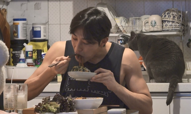 네이트 뉴스 배나라 나 혼자 산다 운동 장면