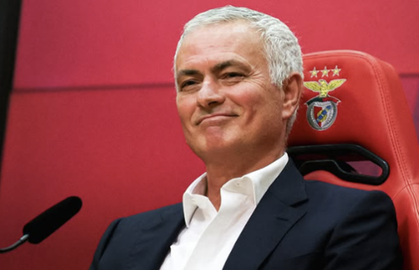 아르벨로아 감독 관련 이미지